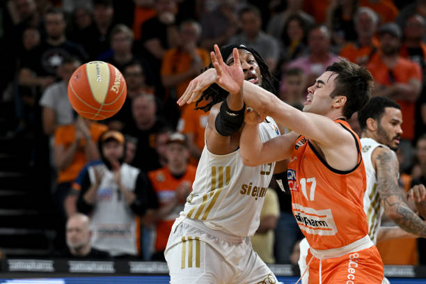 而王雅繁通 而王雅繁通