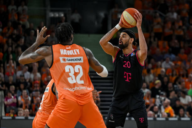 并与队友做 并与队友做